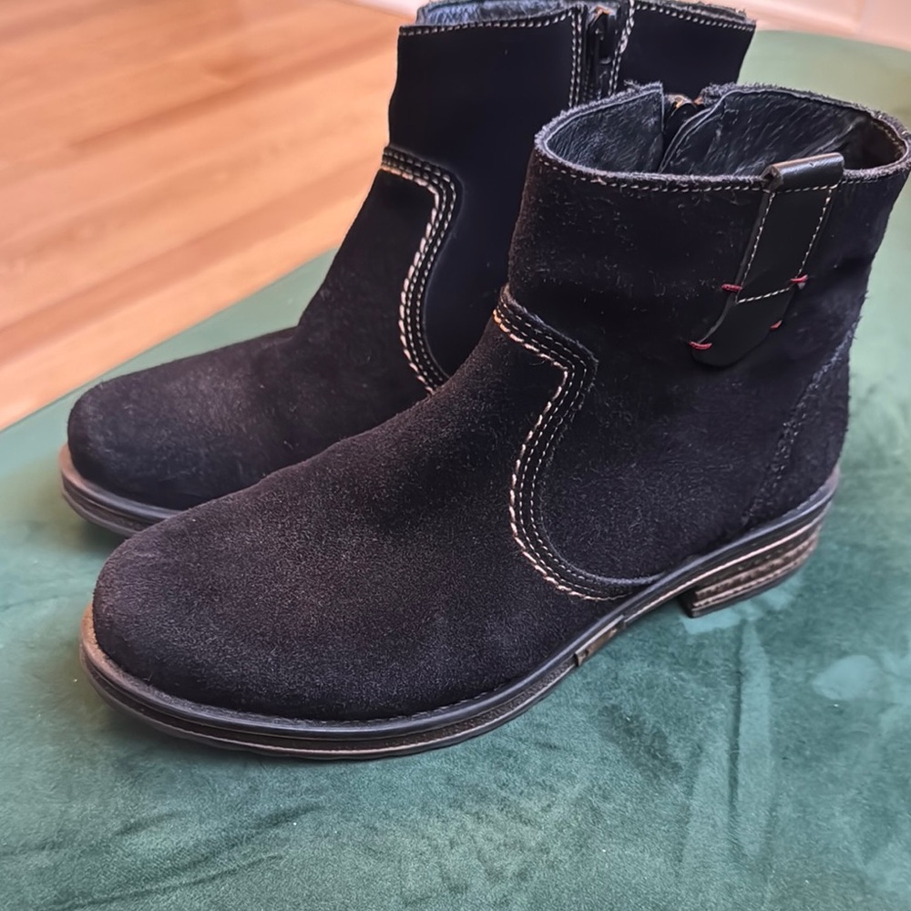 Biza Black Suede Ankle Boots Size 6.5